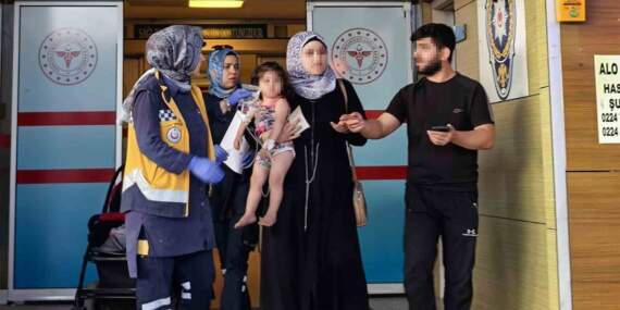 Yerde buldu ağzına attı! Fare zehri yiyen 2 yaşındaki çocuk hastanelik oldu