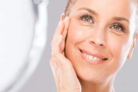Yüzdeki kırışıklıkların en büyük düşmanı o vitamin çıktı: Dermatologların “gençlik iksiri” dediği yöntem!
