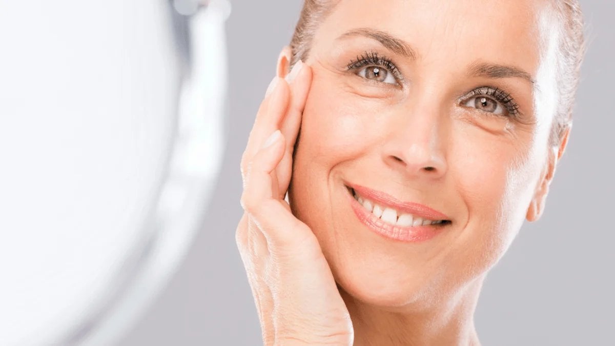 Yüzdeki kırışıklıkların en büyük düşmanı o vitamin çıktı: Dermatologların “gençlik iksiri” dediği yöntem!