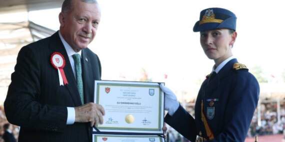 Hava Harp Okulu’nda Teğmen Elif Emirmehmetoğlu devre birincisi oldu
