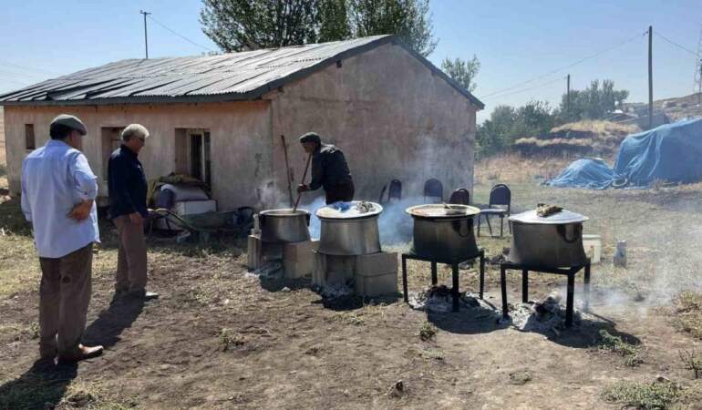 30 yıldır kazanları aşkla kaynatıyor! 78 yaşında yine iş başında: O olmadan ne düğün oluyor ne de dernek