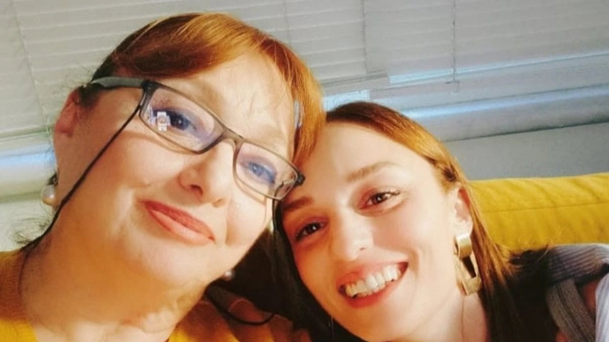 Ünlü oyuncunun acı günü: Nilperi Şahinkaya’nın annesi hayatını kaybetti