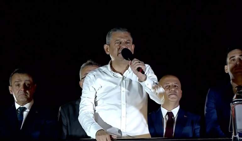 Özel’den iktidara eleştiri: Dünyanın en pahalı internetini de etini de Erdoğan satıyor