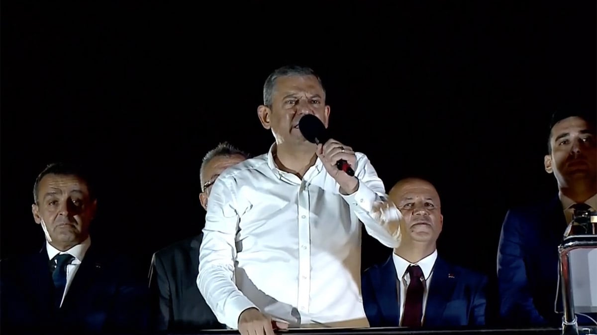 Özel’den iktidara eleştiri: Dünyanın en pahalı internetini de etini de Erdoğan satıyor