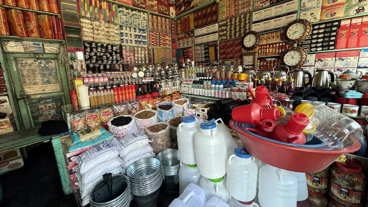 75’lik Bakkalın Kusursuz Düzenine Ödül… ‘Şevkle Yaparsan Güzel Olur’