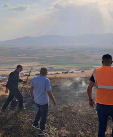 Ağrı’da Çıkan Otluk Yangını Söndürüldü
