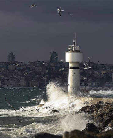 AKOM’dan Kritik Uyarı! Kuvvetli Fırtına Çok Fena Bastıracak, İstanbul’da Yer Yerinden Oynayacak