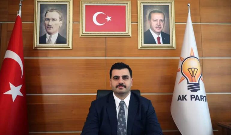 AKP’de ‘Erdoğan Fotoğrafı’ Çıkışı! Genel Sekreter ‘İstismar’ Diyerek Ateş Püskürdü