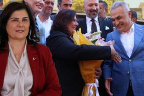 AKP’ye Geçen Özlem Çerçioğlu Yine ‘Alnım Ak, Başım Dik’ Dedi: ‘Aydın’a Daha Çok Hizmet Edeceğim’