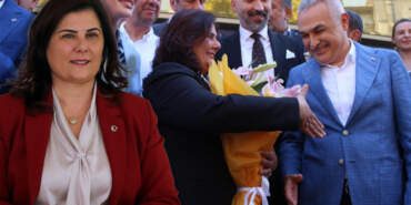 AKP’ye Geçen Özlem Çerçioğlu Yine ‘Alnım Ak, Başım Dik’ Dedi: ‘Aydın’a Daha Çok Hizmet Edeceğim’