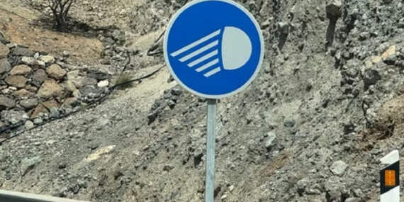 Avrupa Trafiğinde “Denizanası” Simgeli Yeni Tabela Şaşırttı: İşte Anlamı