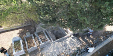 Aynı Mezarı Üçüncü Kez Kazan Defineciler İsyan Ettirdi! Kemikler Dışarı Saçıldı, Savunmaları ‘Pes’ Dedirtti