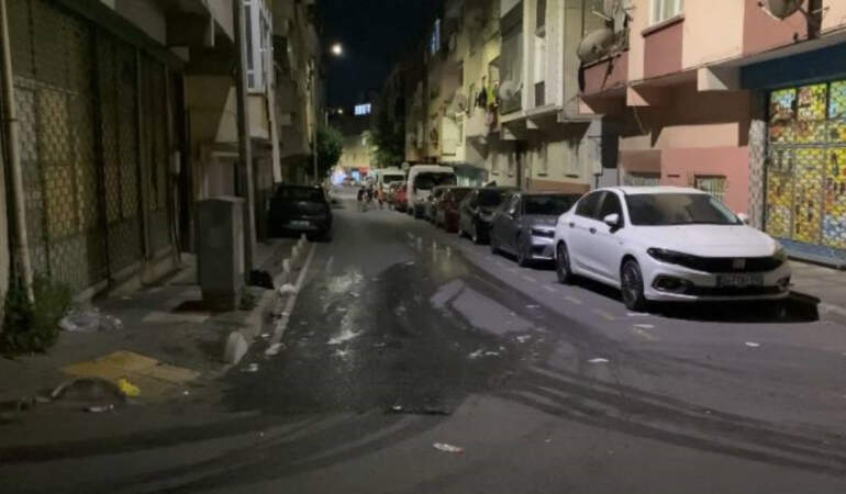 Kadını Bıçakladı, Mahalle Ayaklandı! Linçten Polis Kurtardı