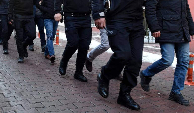 Bakan Yerlikaya Duyurdu! Kırmızı Bültenle Aranan 10 Kişi Yakalandı