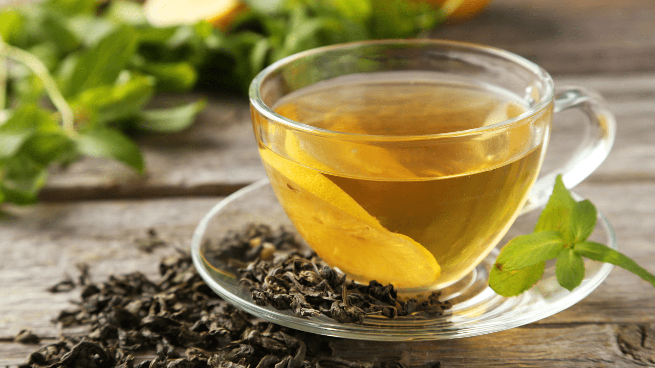 Bir Ay Boyunca Kahveyi Bırakıp Yeşil Çay İçerseniz Vücudunuzda Neler Değişir? Faydalarına İnanamayacaksınız