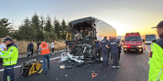 Bolu’da Feci Kaza! Şoför Hayatını Kaybetti, Çok Sayıda Yaralı Var