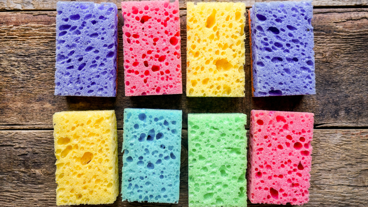 Bulaşık Süngeri Renkleri Ne Anlama Geliyor? Bir Renk Farkı Bütün Tabaklarınızı Çizebilir