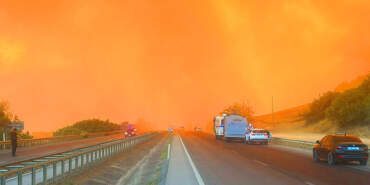 Bursa’da Yangın Alarmı! Alevler Akaryakıt İstasyonuna Yaklaştı