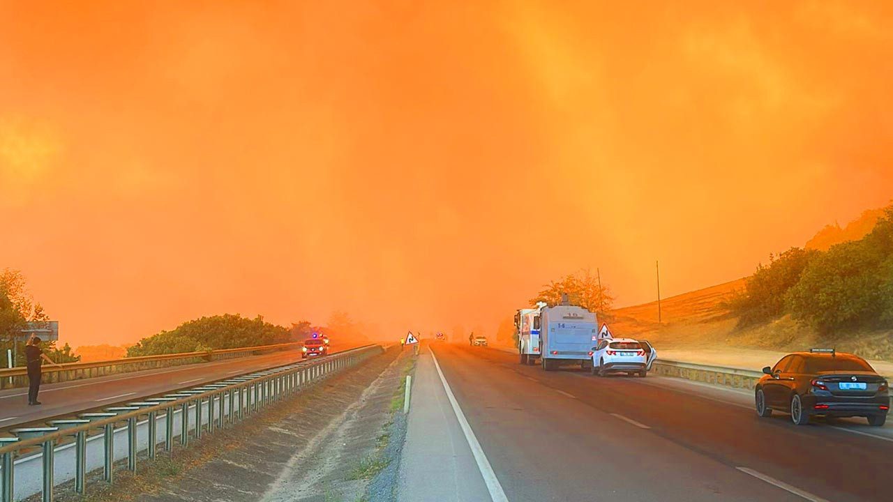 Bursa’da Yangın Alarmı! Alevler Akaryakıt İstasyonuna Yaklaştı