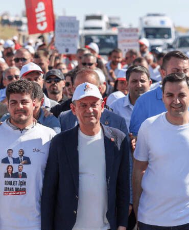 CHP Lideri Özgür Özel, Adana’dan Silivri’ye Başlatılan Yürüyüşe Katıldı