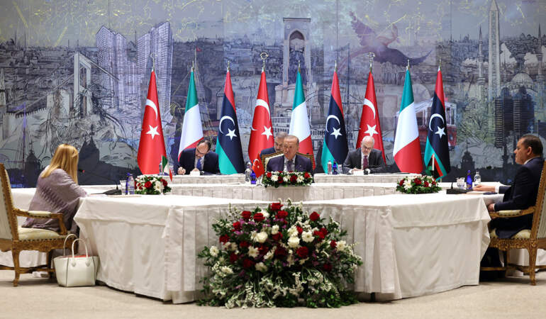 Cumhurbaşkanı’ndan Dolmabahçe’de Kritik Üçlü Zirve