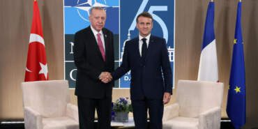 Barış Diplomasisi Sürüyor… Cumhurbaşkanı Erdoğan ile Macron Arasında Kritik Görüşme