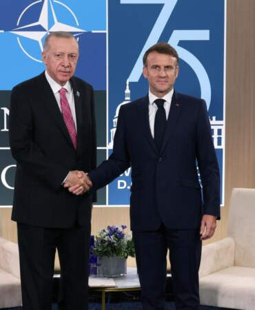 Barış Diplomasisi Sürüyor… Cumhurbaşkanı Erdoğan ile Macron Arasında Kritik Görüşme