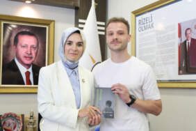 Devlet Himayesinden Edebiyat Dünyasına: Rizeli Genç, Kitabını Bakan Göktaş’a Hediye Etti