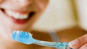 Dişleri Böyle Fırçalamak Beyazlatmıyor, Sarartıyor! İşte Diş Fırçalamanın Altın Kuralı