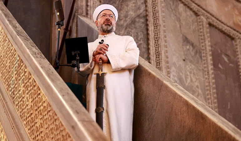 Diyanet İşleri Başkanı Ali Erbaş’tan Açıklama Geldi… Kadınları Hedef Alan Cuma Hutbelerine ‘Kuran’lı Savunma