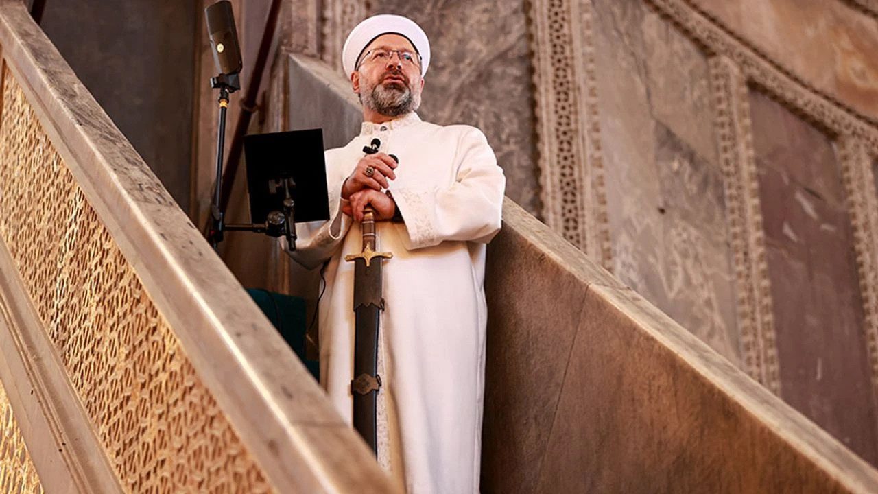 Diyanet İşleri Başkanı Ali Erbaş’tan Açıklama Geldi… Kadınları Hedef Alan Cuma Hutbelerine ‘Kuran’lı Savunma