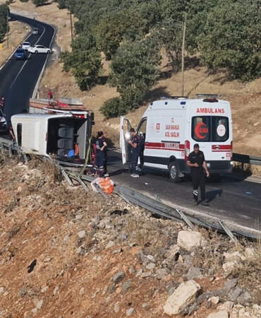 Diyarbakır’da Feci Kaza! Geziye Gidenleri Taşıyan Minibüs Tepetaklak Oldu: 1 Ölü, 3’ü Ağır 16 Yaralı