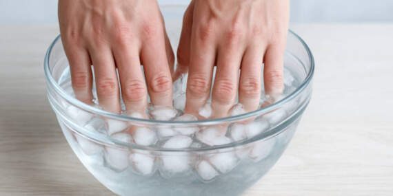 Ellerinizi 1 Dakika Buzlu Suda Bekletince Bakın Ne Oluyor! Etkisine İnanamayacaksınız
