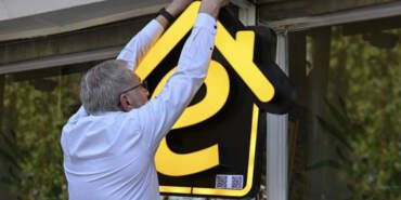 Emlak Sektöründe Yeni Dönem! Yetkili Ofisler Artık Bu Tabelayı Kullanacak! Tüm Türkiye’de Zorunlu Olacak