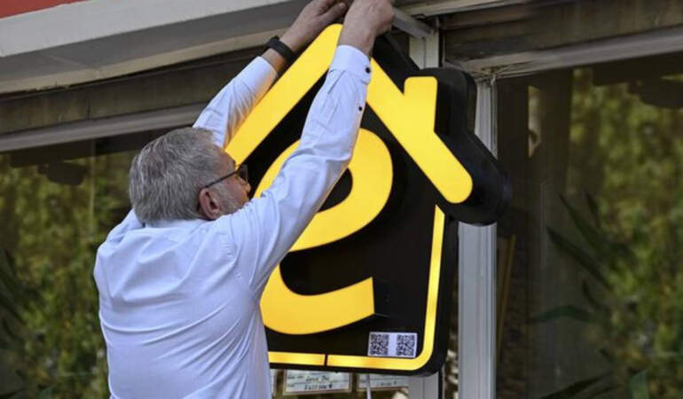 Emlak Sektöründe Yeni Dönem! Yetkili Ofisler Artık Bu Tabelayı Kullanacak! Tüm Türkiye’de Zorunlu Olacak
