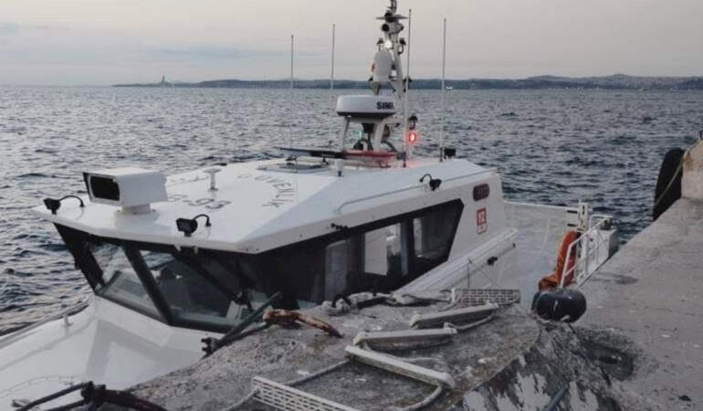 Feribotta Dehşet Anları! Denize Atlayan Kadını Yolcu Kurtardı
