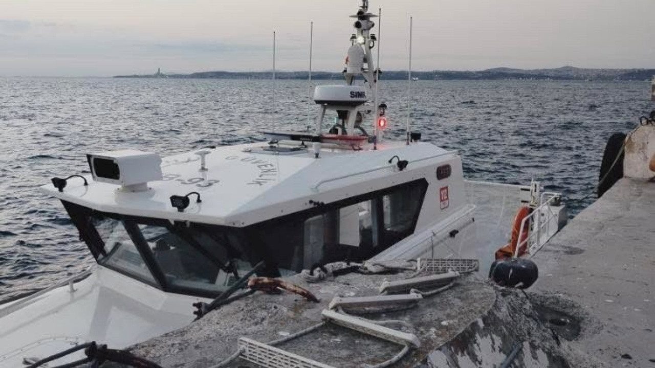 Feribotta Dehşet Anları! Denize Atlayan Kadını Yolcu Kurtardı