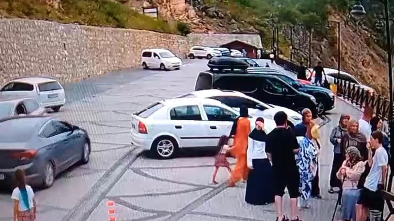 Fren Yerine Gaza Bastı! Göksu Travertenleri’ndeki Feci Kaza Kamerada