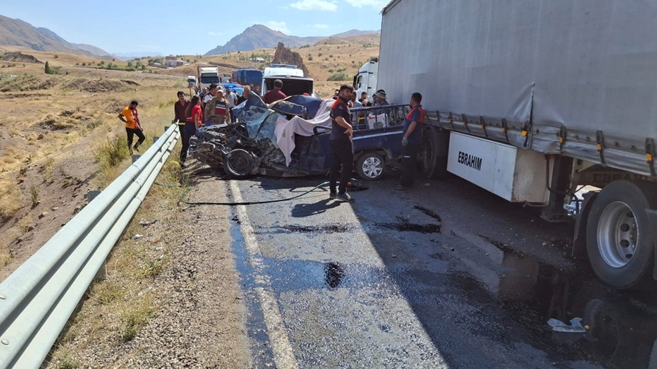 Hakkari’de Korkunç Kaza! 4 Ölü, 2 Yaralı