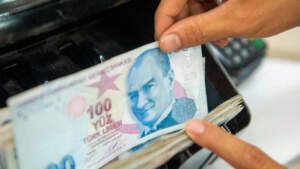 İHTİYAÇ KREDİSİ 2025: Hangi Banka 300 Bin TL Krediye En Düşük Faiz Veriyor? İşte Banka Banka Taksitler