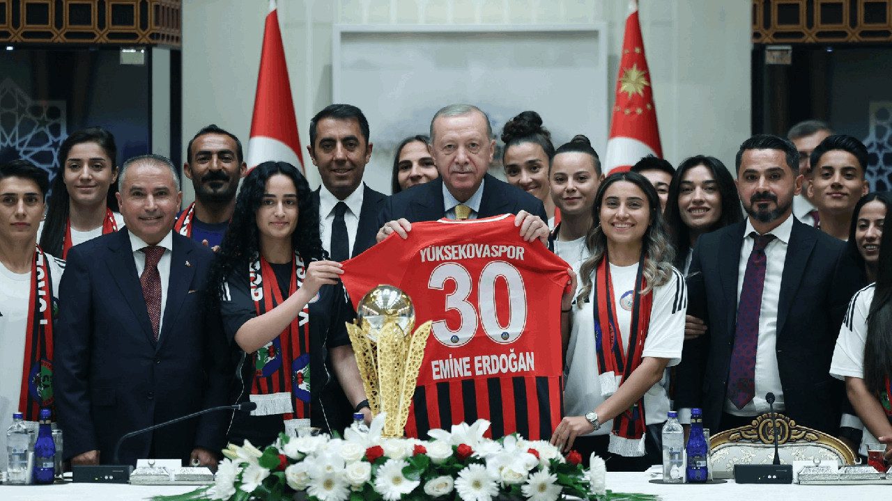 Kadın Futbolculardan Cumhurbaşkanı Erdoğan’a Ziyaret