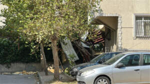 Kartal’da Şiddetli Rüzgar 7 Katlı Apartmanın Çatısını Uçurdu
