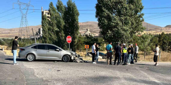 Kayseri’de Feci Kazada 2 Kişi Yaralandı