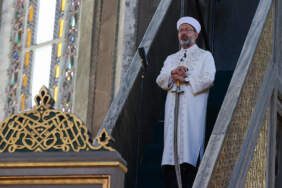 Kıyafetler, Estetik, Dövme, Sosyal Medya… Diyanet’in Hedefinde Yine Kadınlar Var! Cuma Hutbesi Tepki Çekti