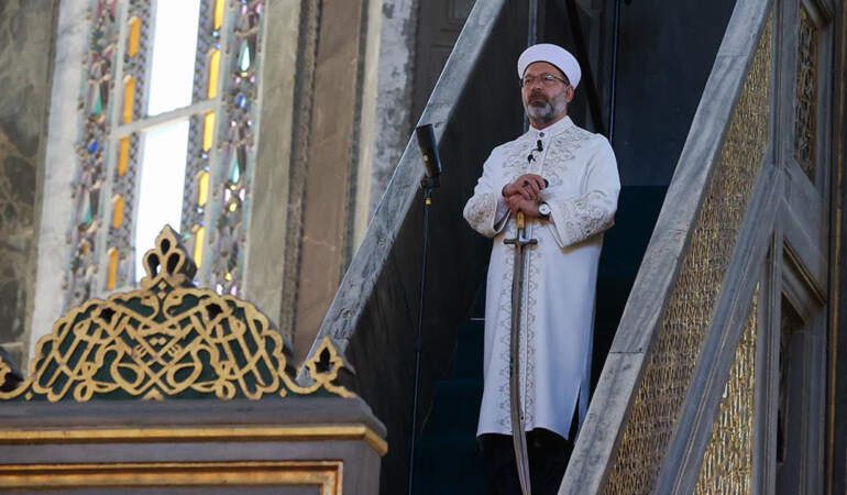 Kıyafetler, Estetik, Dövme, Sosyal Medya… Diyanet’in Hedefinde Yine Kadınlar Var! Cuma Hutbesi Tepki Çekti