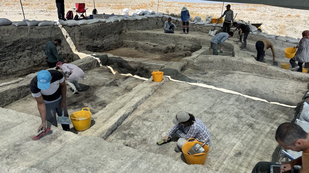 Konya’da Şok Keşif: 2 Bin Yıllık Kalem ve Maymun Kalıntıları Şaşırttı!