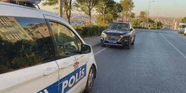 Kurye Kılığında Siteye Girdi, Eşini Ağır Yaraladı!