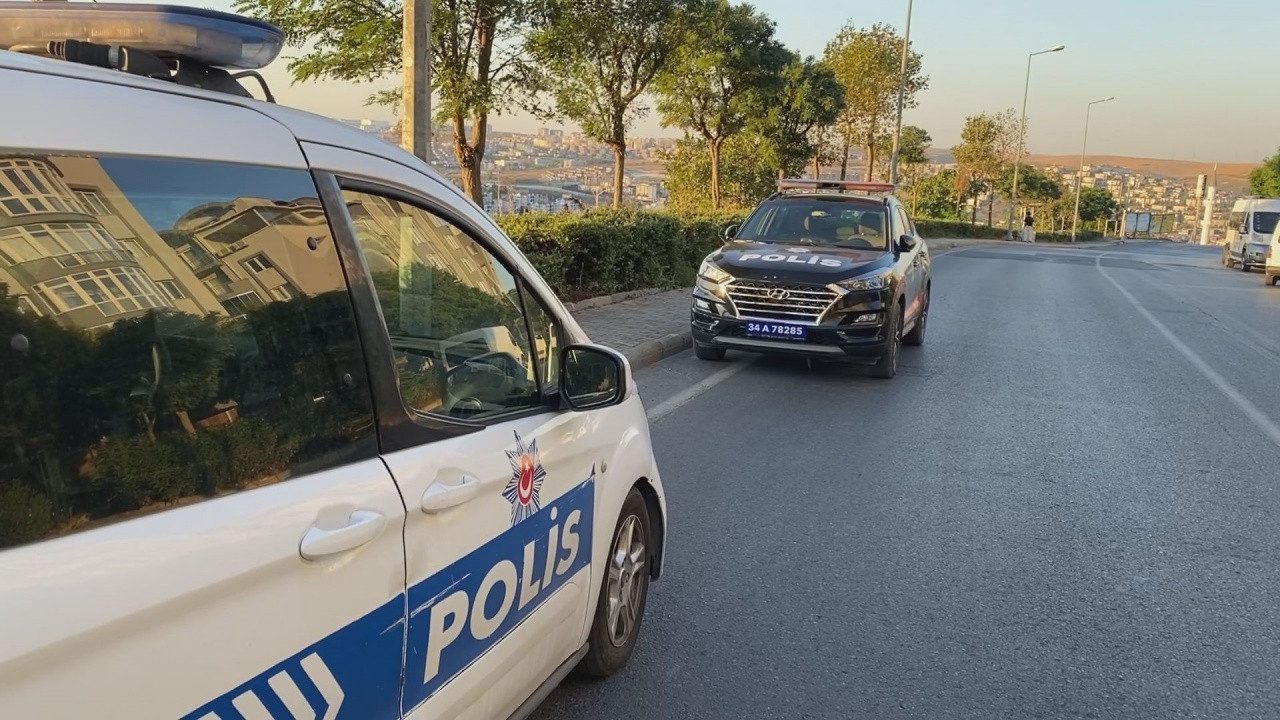 Kurye Kılığında Siteye Girdi, Eşini Ağır Yaraladı!