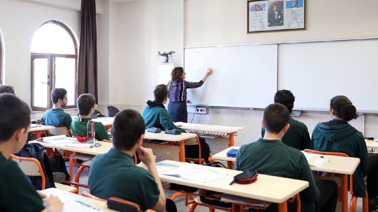 MEB İngilizce Müfredatını Baştan Sona Yeniledi! “Anlıyorum Ama Konuşamıyorum” Dönemi Bitiyor