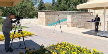 Meclis’te Sıra Dışı Olay: Bir Vekil ve Bir Kameraman… Tek Kişilik Basın Toplantısı